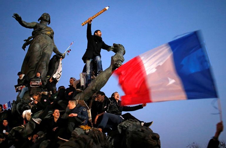 A man holds a giant pencil as he takes part in a hundreds of thousands of French citizens solidarity march (Marche Republicaine) in the streets of Paris, France, January 11, 2015. Picture taken January 11, 2015. REUTERS/Stephane Mahe