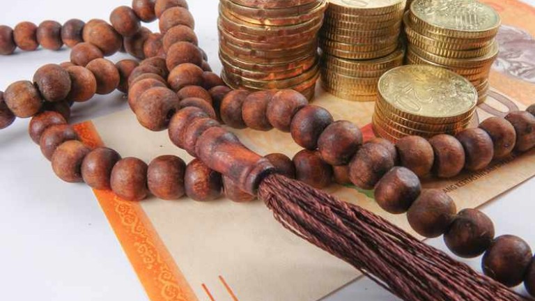 Islamic currency and prayer beads
