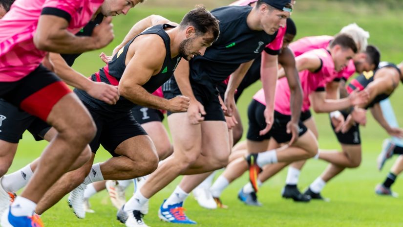 Harlequins rugby team run in training session