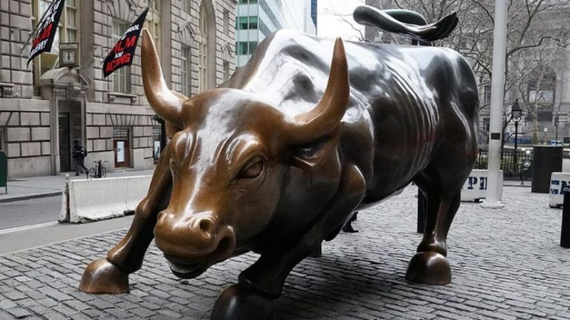 Statue of a bull indicating a bull market
